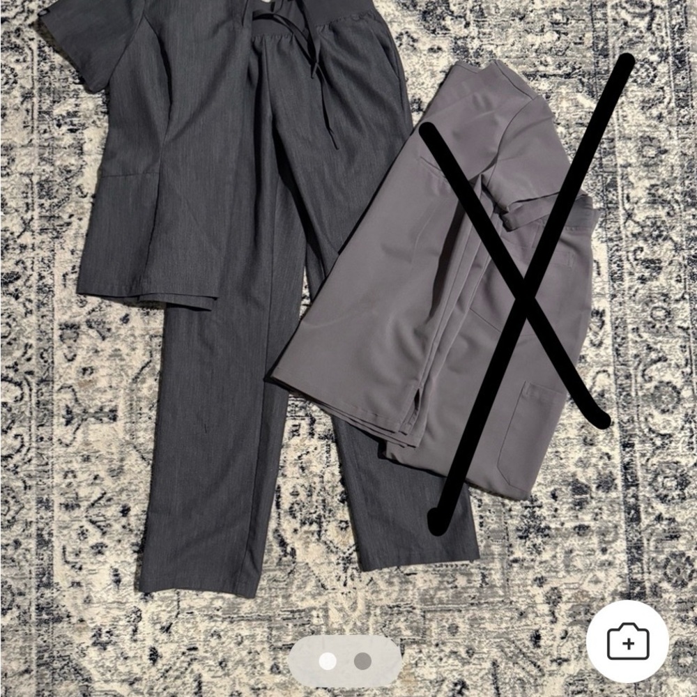 Women’s Two-Piece Tunic and Pant Set - Charcoal Gray